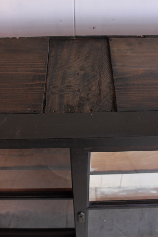 横長ガラス引戸棚