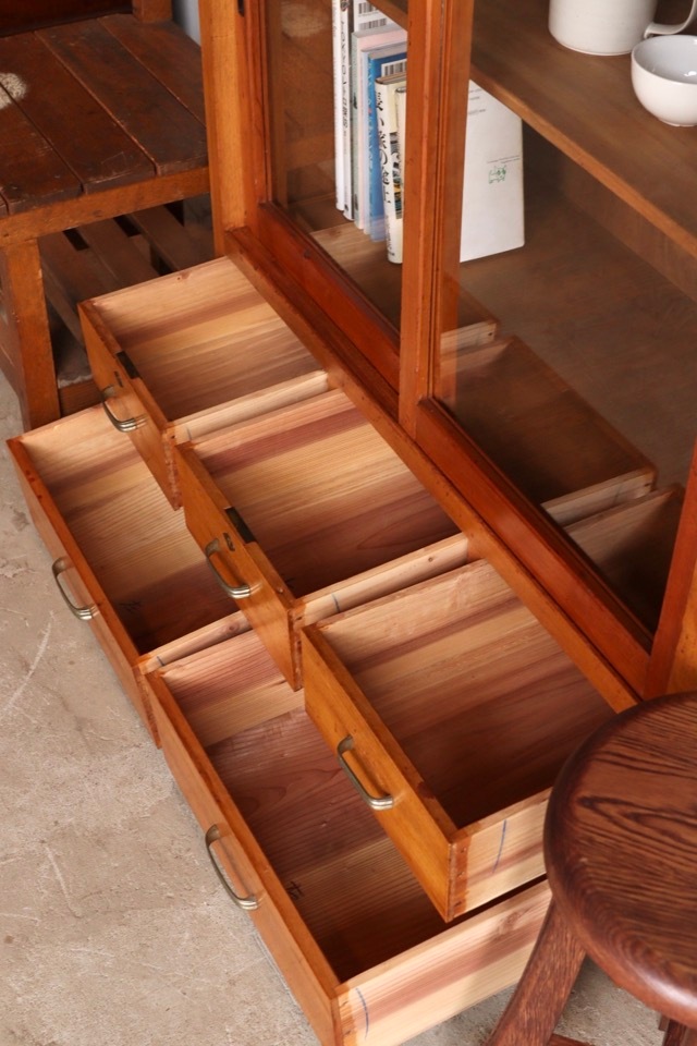 ガラス引戸棚 | 全ての商品 - 古家具古道具 そうすけ