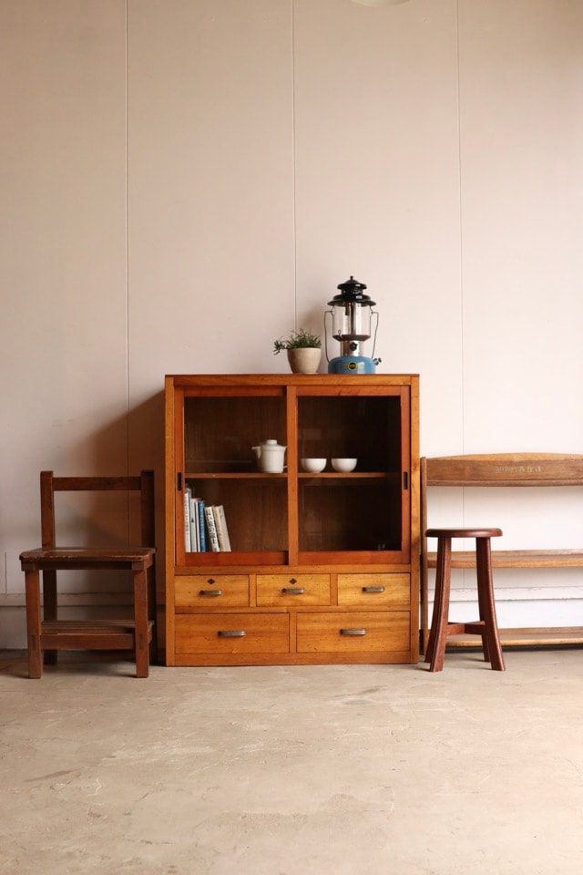 リペイント　古家具　戸棚 リペイント古家具戸棚