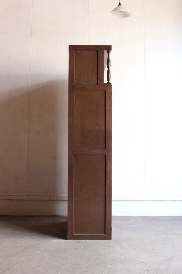 モールガラスの戸棚