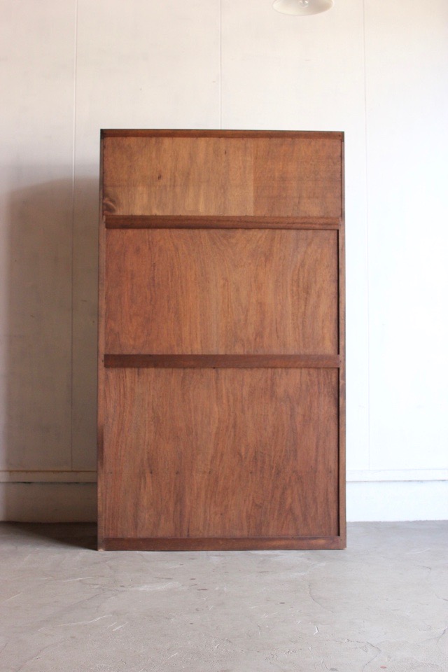 モールガラスの戸棚