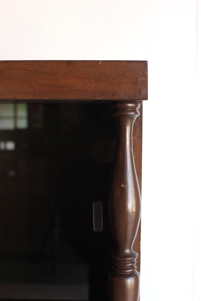 モールガラスの戸棚