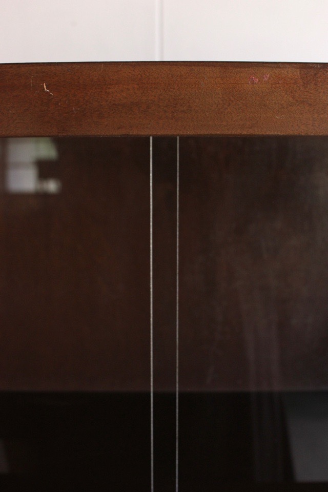 モールガラスの戸棚