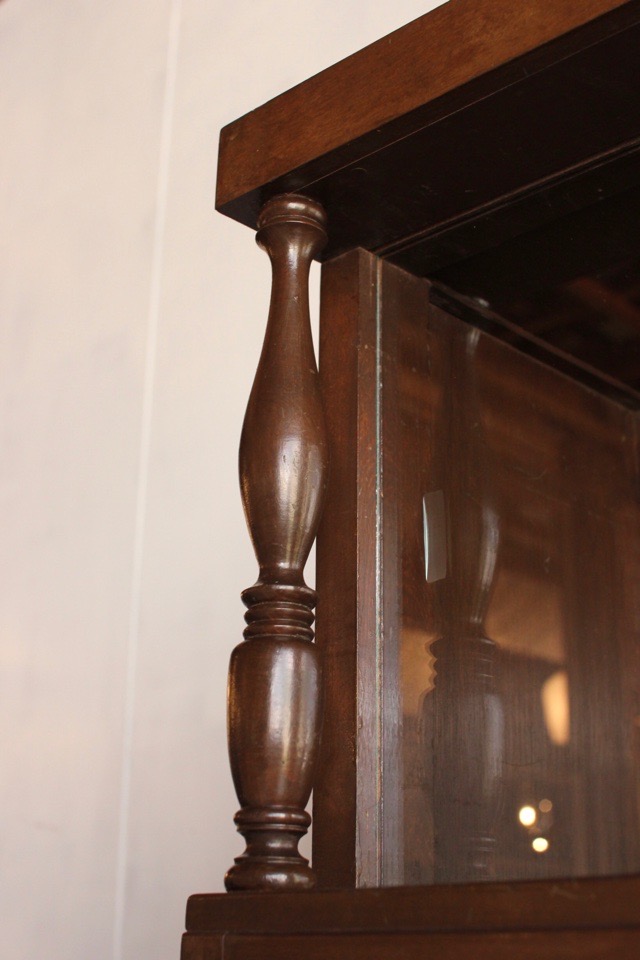 モールガラスの戸棚