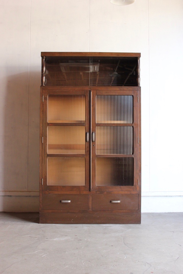 モールガラスの戸棚