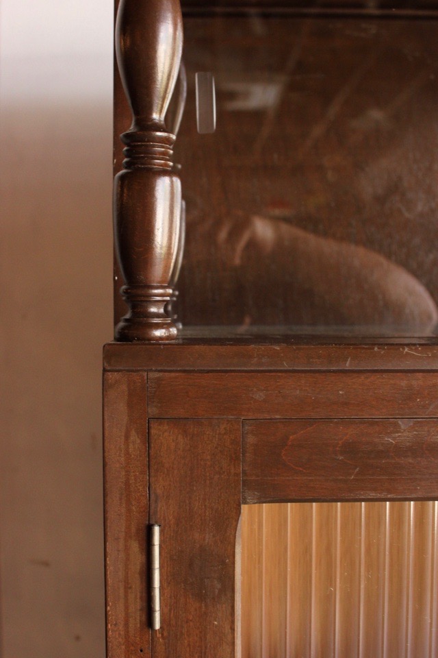 モールガラスの戸棚