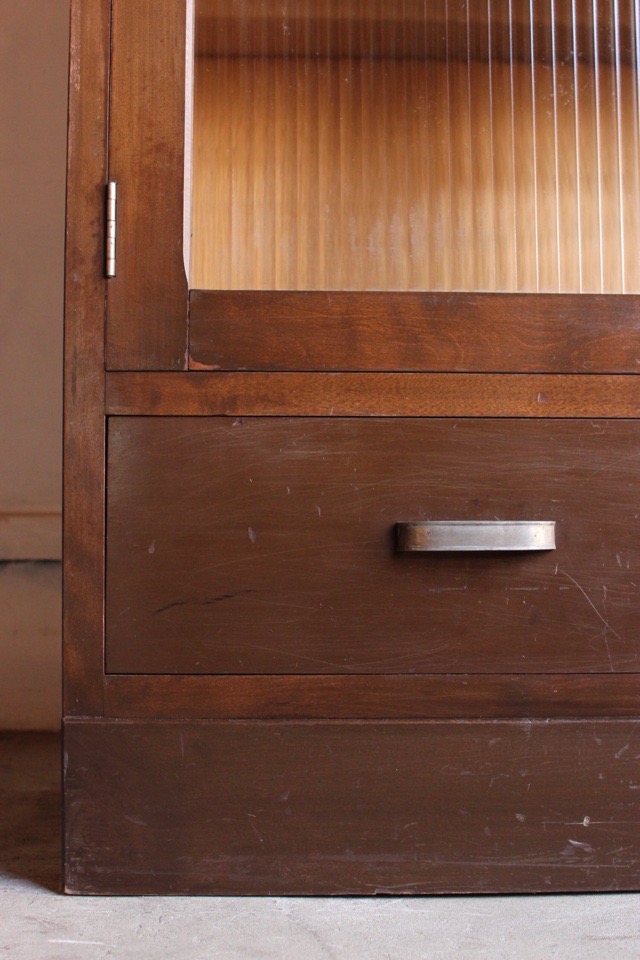 モールガラスの戸棚