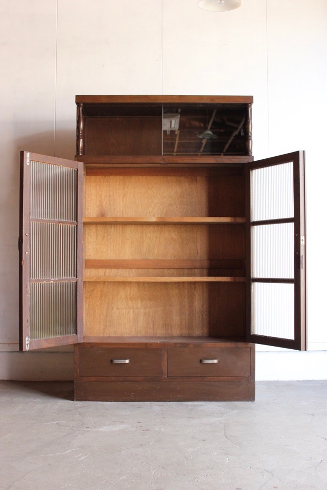 モールガラスの戸棚