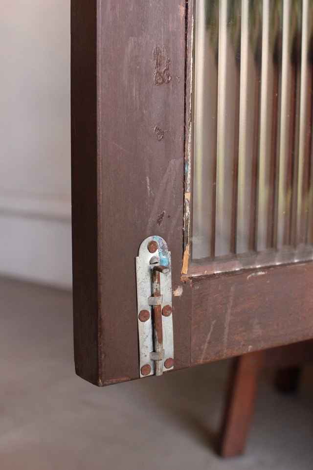 モールガラスの戸棚