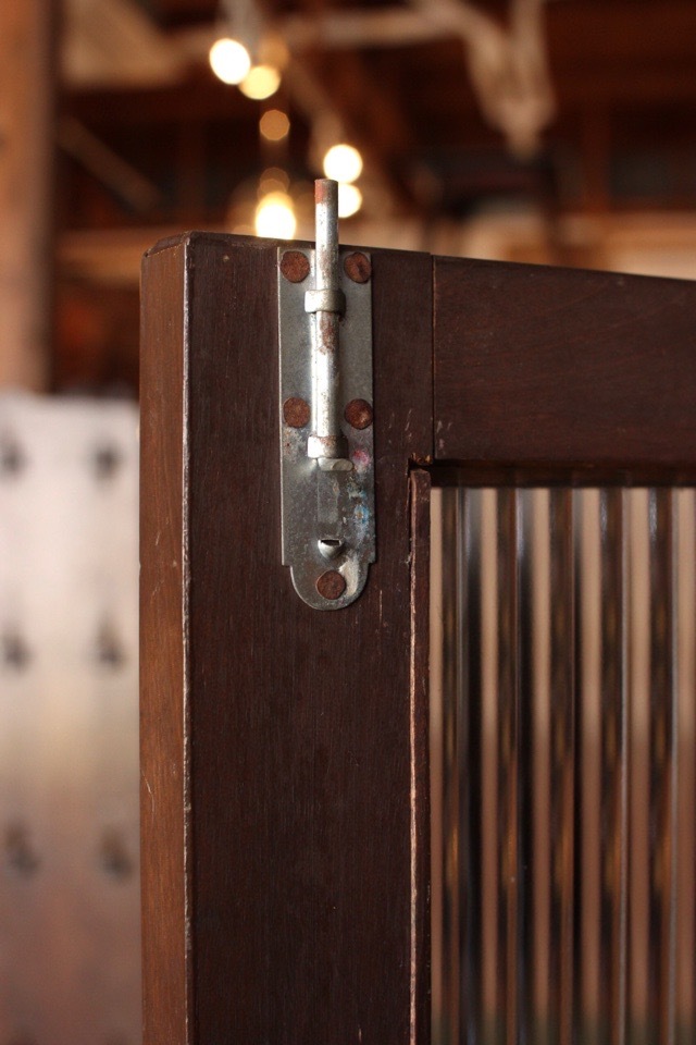 モールガラスの戸棚