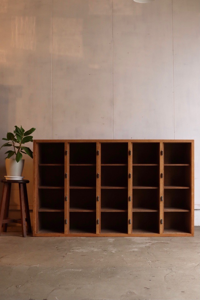 アンティーク】① 木製 学習塾教材棚 20段×5列 レターラック