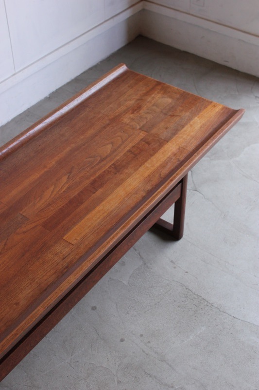 センターテーブル