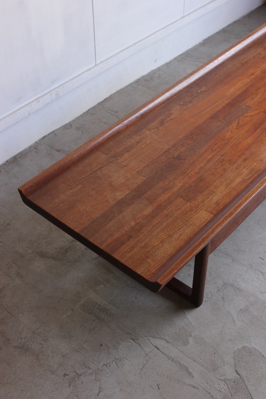 センターテーブル