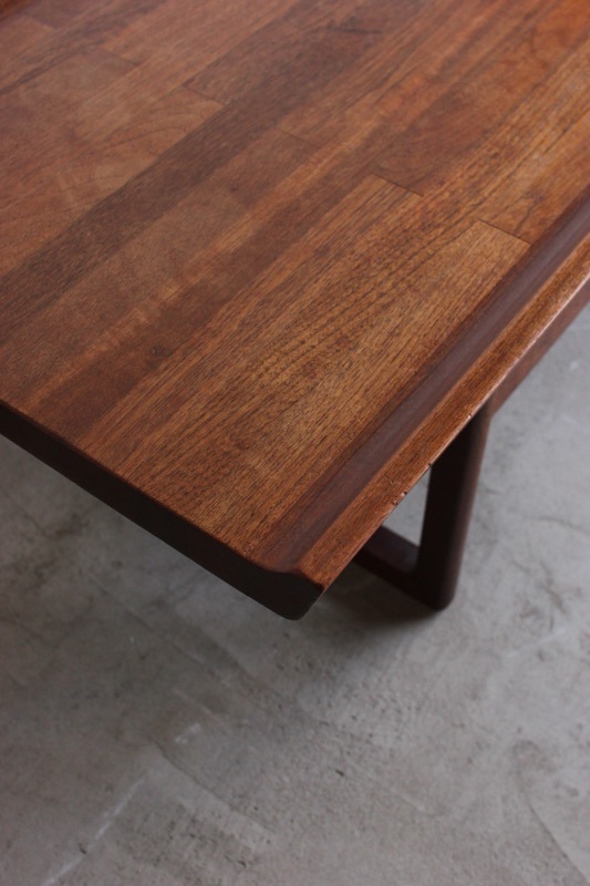 センターテーブル