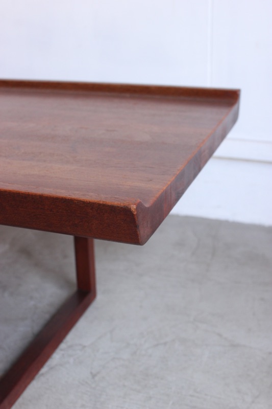 センターテーブル