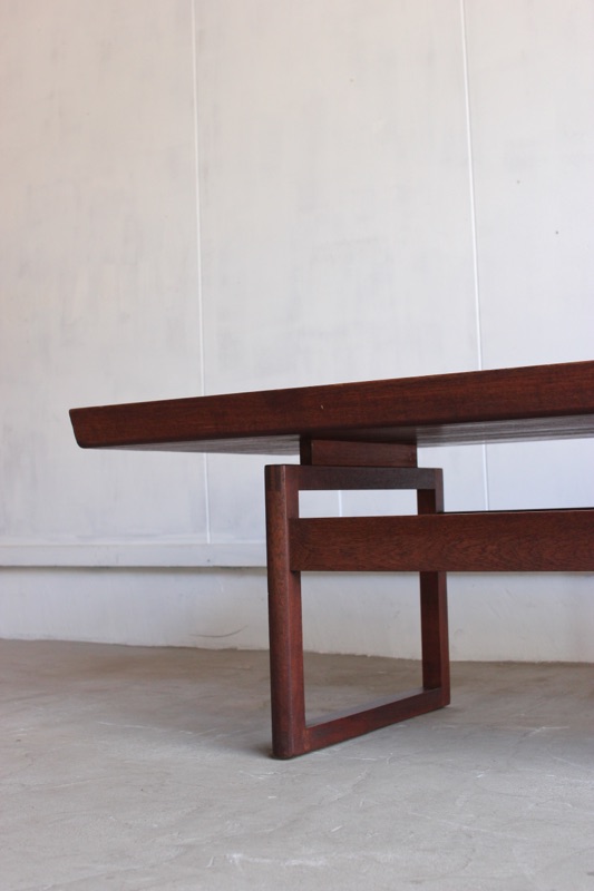 センターテーブル