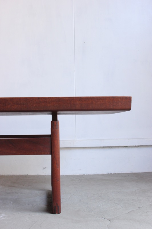 センターテーブル