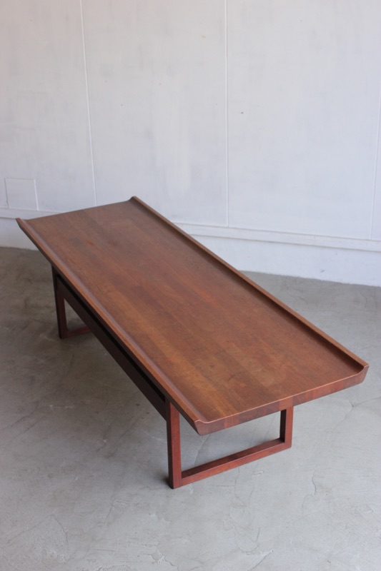 センターテーブル