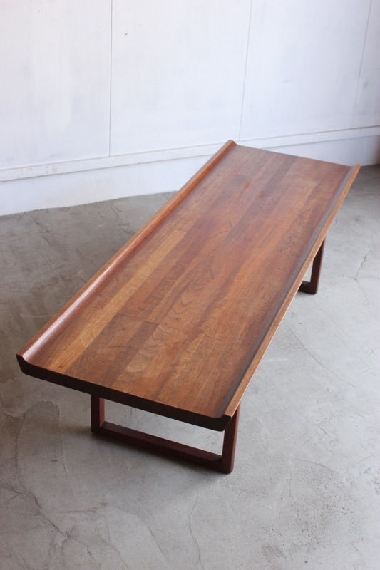 センターテーブル