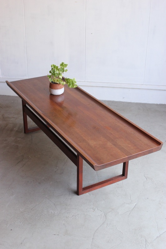 センターテーブル