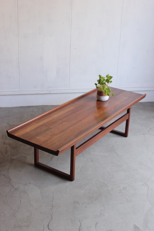 センターテーブル