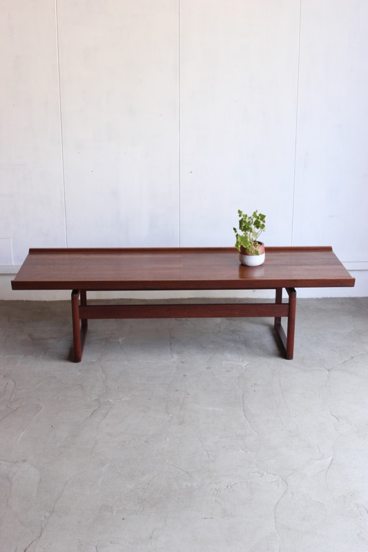 センターテーブル