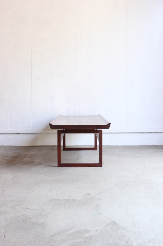 センターテーブル