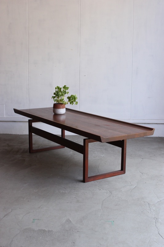 センターテーブル