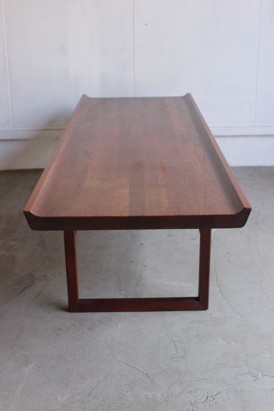 センターテーブル