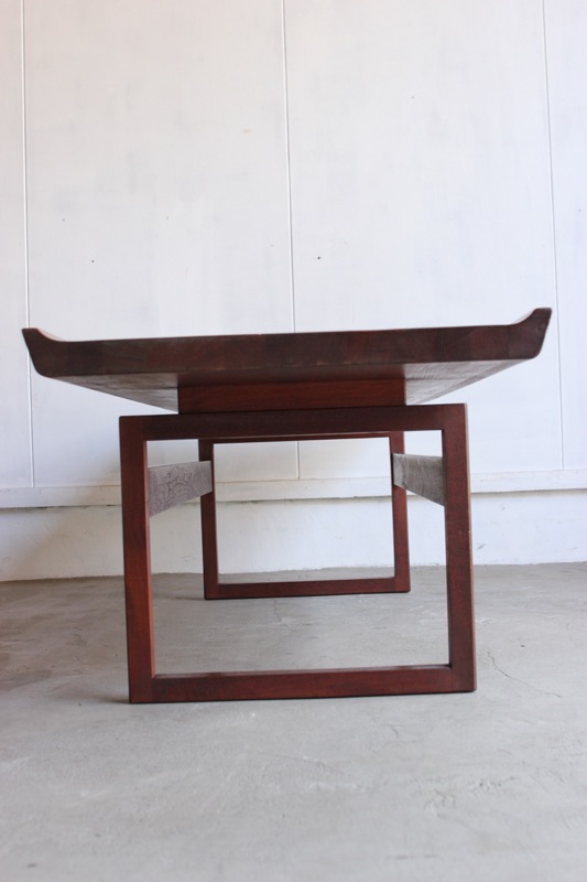 センターテーブル