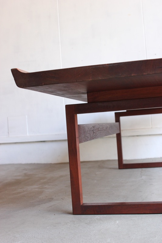 センターテーブル