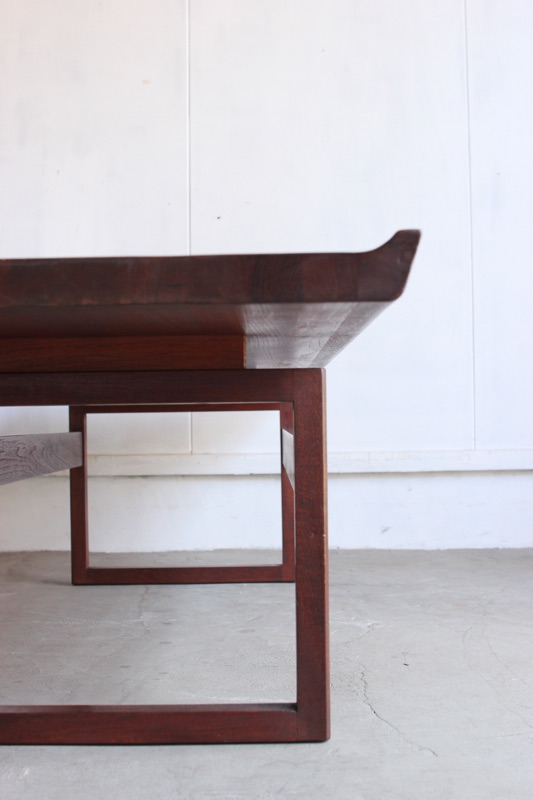 センターテーブル