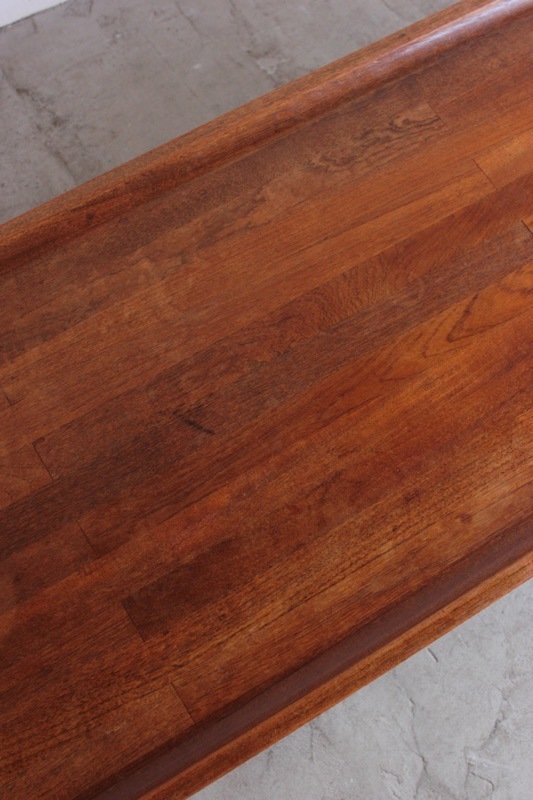 センターテーブル