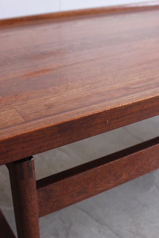 センターテーブル