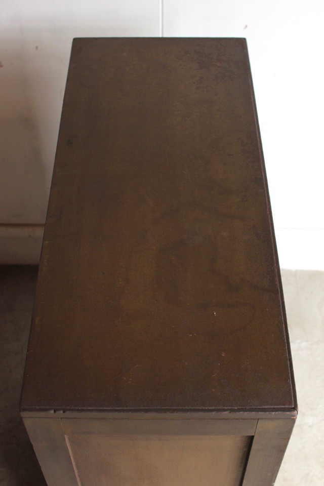 モールガラスの戸棚