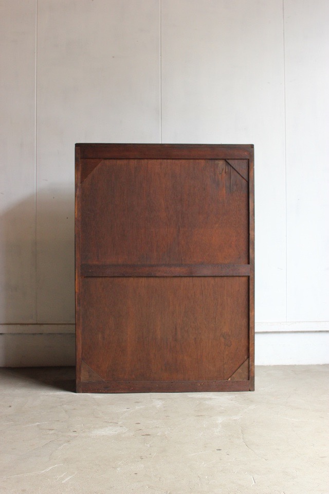 モールガラスの戸棚