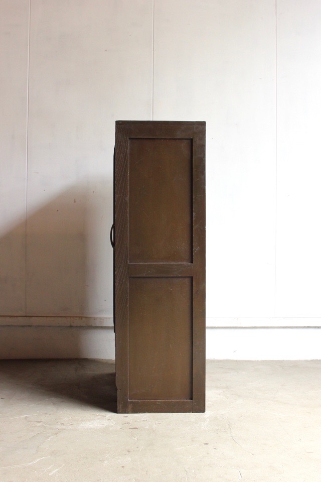 モールガラスの戸棚