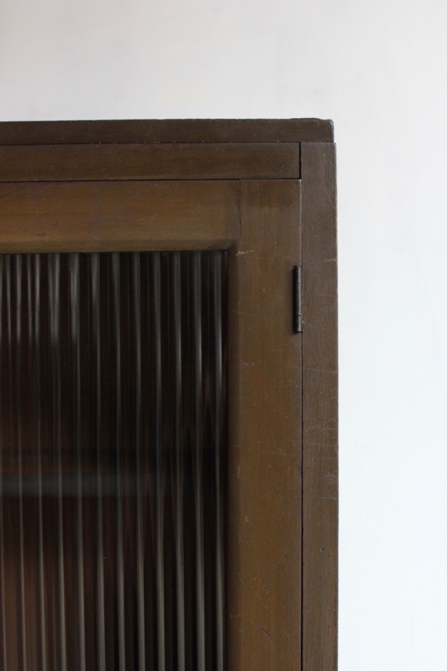 モールガラスの戸棚