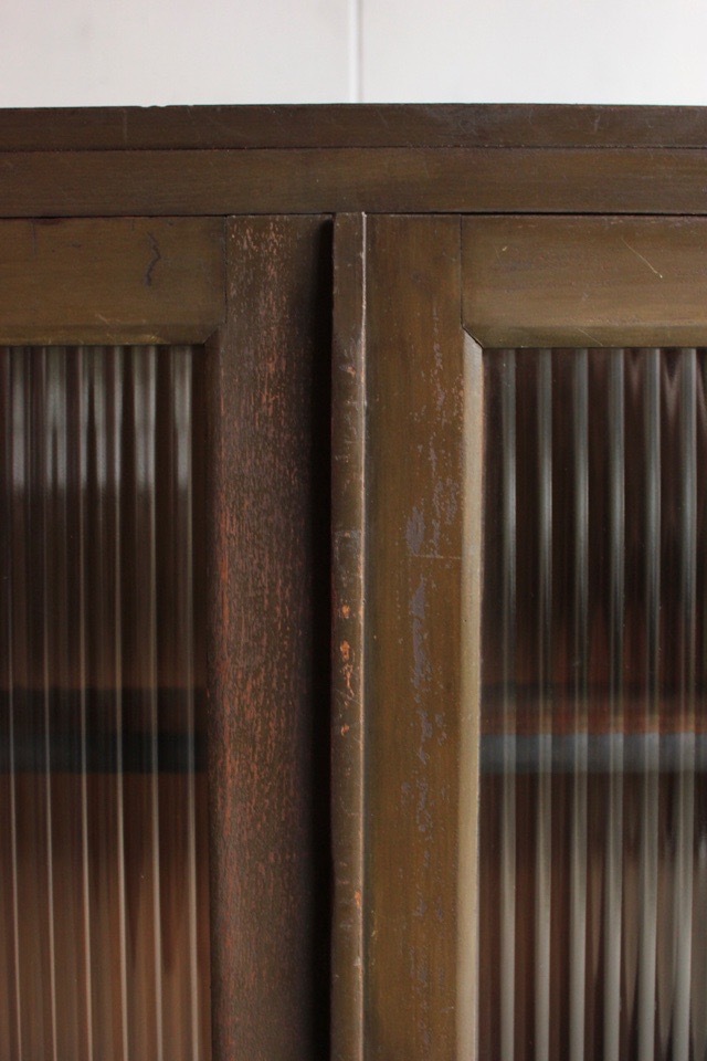 モールガラスの戸棚