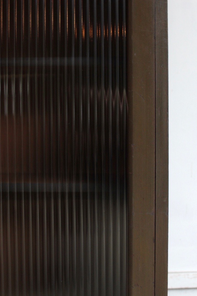 モールガラスの戸棚