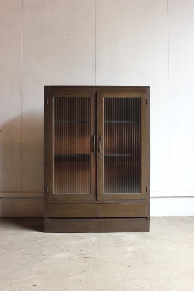 モールガラスの戸棚