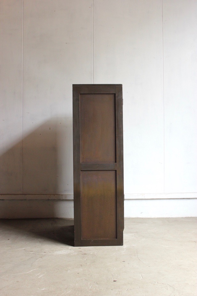 モールガラスの戸棚