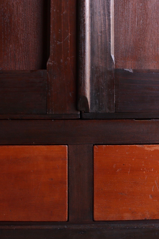 ダイヤガラスの戸棚