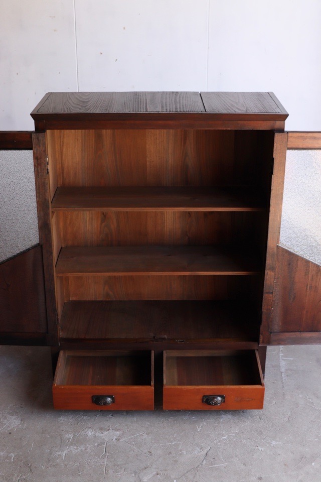 ダイヤガラスの戸棚