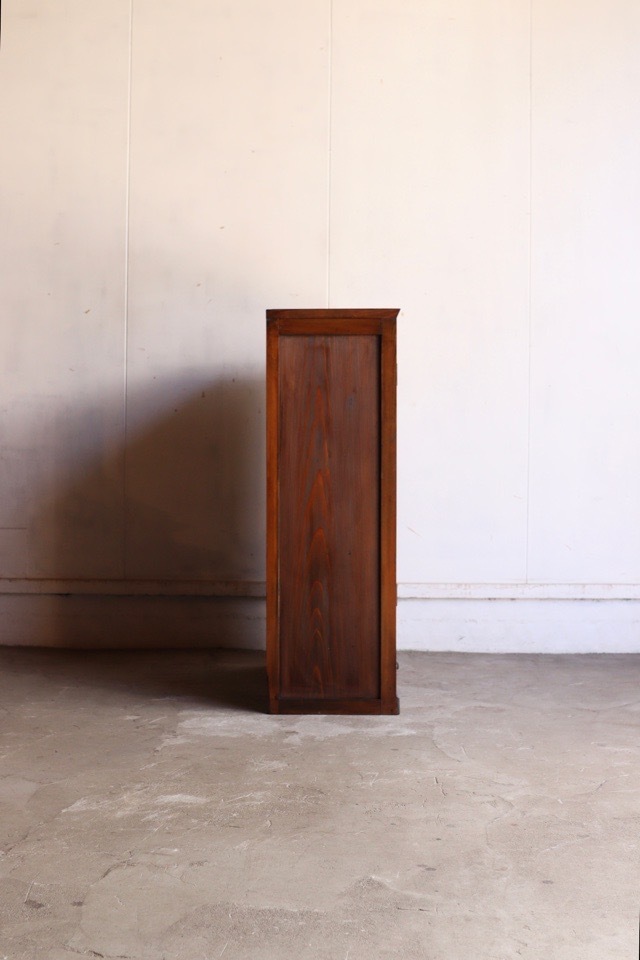 ダイヤガラスの戸棚