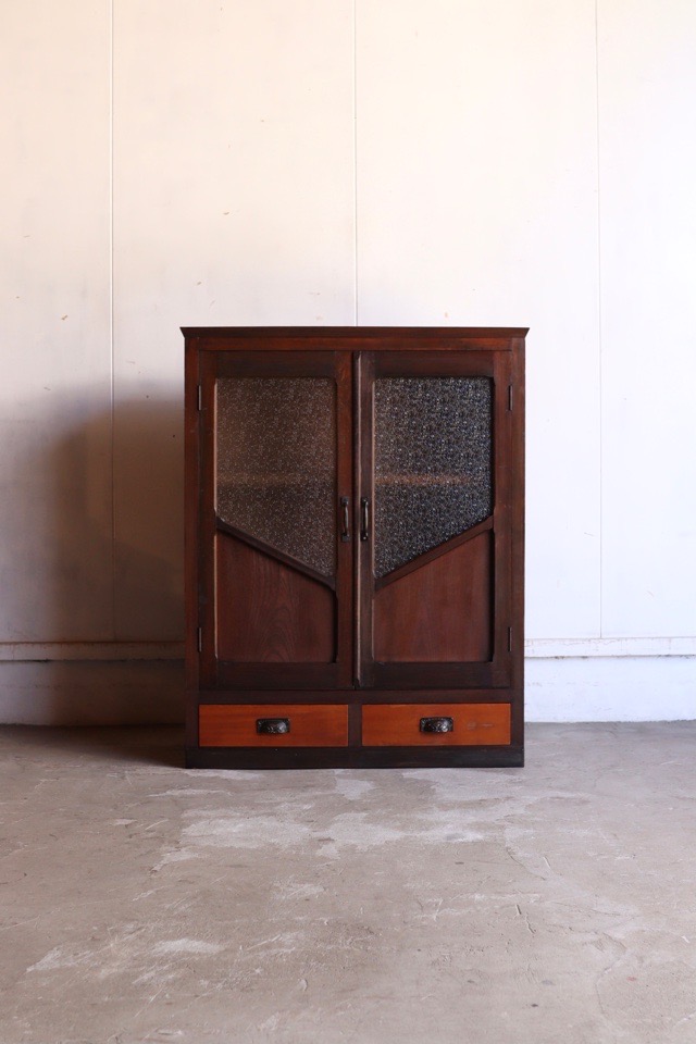 ダイヤガラスの戸棚