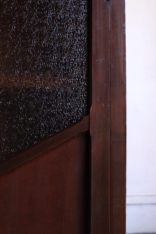 ダイヤガラスの戸棚