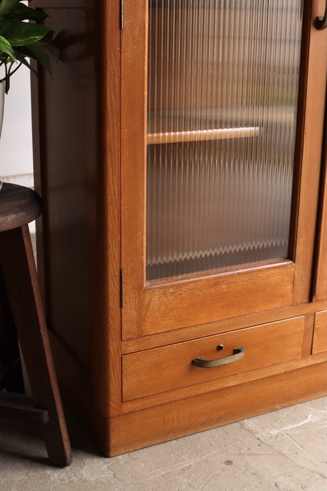 モールガラスの戸棚