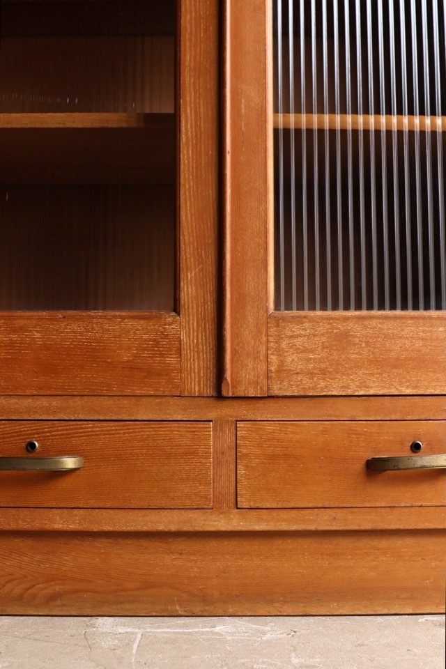 モールガラスの戸棚