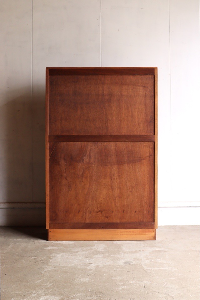 モールガラスの戸棚